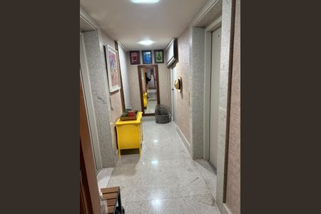 Apartamento à venda com 138m², 4 quartos e 2 vagas Apartamento à venda com 138m², 4 quartos e 2 vagasCorredor