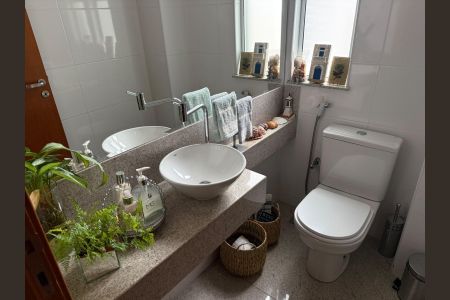 Apartamento à venda com 138m², 4 quartos e 2 vagas Apartamento à venda com 138m², 4 quartos e 2 vagasBanheiro 2