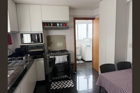 Apartamento à venda com 138m², 4 quartos e 2 vagas Apartamento à venda com 138m², 4 quartos e 2 vagasCozinha
