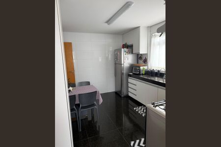 Apartamento à venda com 138m², 4 quartos e 2 vagas Apartamento à venda com 138m², 4 quartos e 2 vagasCozinha