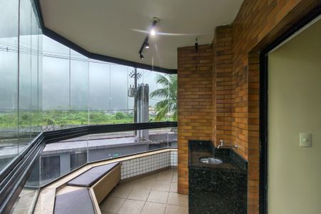 Apartamento para alugar com 67m², 2 quartos e 1 vagaSacada