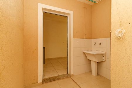 Área de Serviço e Quintal de casa de condomínio para alugar com 1 quarto, 34m² em Vila Gustavo, São Paulo
