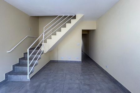 Sala de casa para alugar com 2 quartos, 75m² em Jardim Seckler, São Paulo