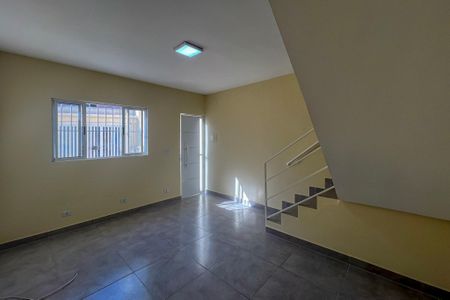 Sala de casa para alugar com 2 quartos, 75m² em Jardim Seckler, São Paulo