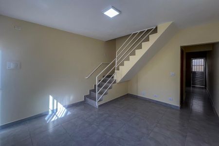 Sala de casa para alugar com 2 quartos, 75m² em Jardim Seckler, São Paulo