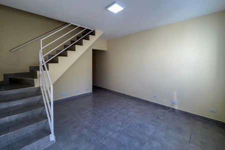 Casa para alugar com 75m², 2 quartos e 1 vaga Casa para alugar com 75m², 2 quartos e 1 vagaSala