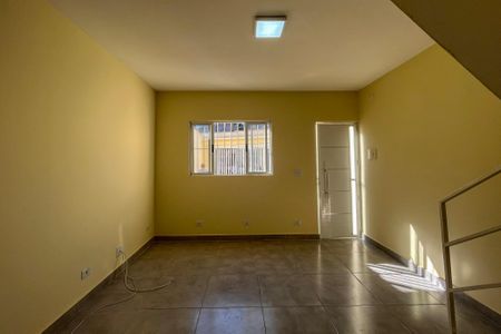 Casa para alugar com 75m², 2 quartos e 1 vaga Casa para alugar com 75m², 2 quartos e 1 vagaSala