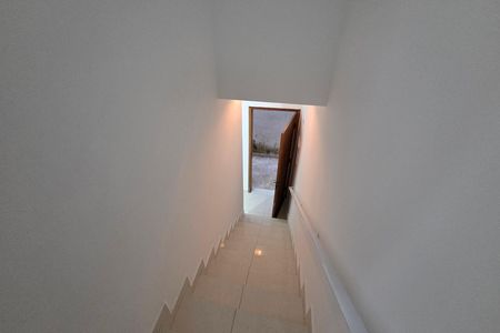 Casa de condomínio para alugar com 56m², 2 quartos e 1 vaga Casa de condomínio para alugar com 56m², 2 quartos e 1 vagaEscada
