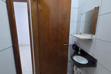 Casa de condomínio para alugar com 56m², 2 quartos e 1 vaga Casa de condomínio para alugar com 56m², 2 quartos e 1 vagaBanheiro