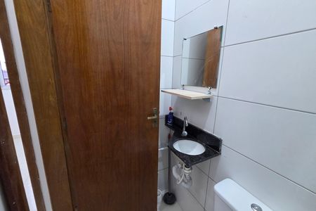 Casa de condomínio para alugar com 56m², 2 quartos e 1 vaga Casa de condomínio para alugar com 56m², 2 quartos e 1 vagaBanheiro