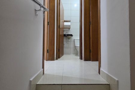 Casa de condomínio para alugar com 56m², 2 quartos e 1 vaga Casa de condomínio para alugar com 56m², 2 quartos e 1 vagaEscada