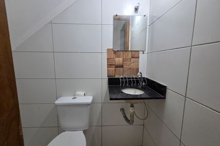 Lavabo de casa de condomínio para alugar com 2 quartos, 56m² em Vila Caiçara, Praia Grande