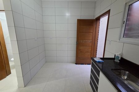 Cozinha de casa de condomínio para alugar com 2 quartos, 56m² em Vila Caiçara, Praia Grande