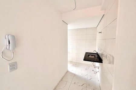Cozinha de apartamento à venda com 2 quartos, 37m² em Vila Guilhermina, São Paulo