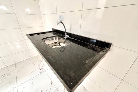 Cozinha de apartamento à venda com 2 quartos, 37m² em Vila Guilhermina, São Paulo