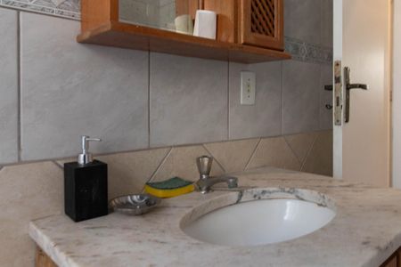 Banheiro de apartamento para alugar com 1 quarto, 46m² em Santana, Porto Alegre