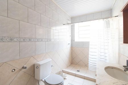 Banheiro de apartamento para alugar com 1 quarto, 46m² em Santana, Porto Alegre
