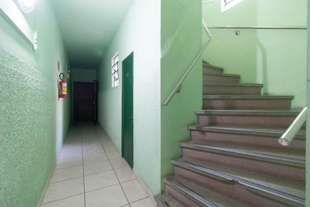 Apartamento para alugar com 46m², 1 quarto e sem vaga Apartamento para alugar com 46m², 1 quarto e sem vagaEscada