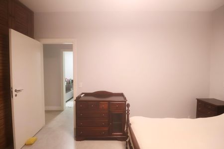 Apartamento para alugar com 180m², 3 quartos e 1 vaga Apartamento para alugar com 180m², 3 quartos e 1 vagaQuarto