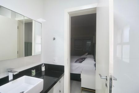 Apartamento para alugar com 180m², 3 quartos e 1 vaga Apartamento para alugar com 180m², 3 quartos e 1 vagaBanheiro Suíte