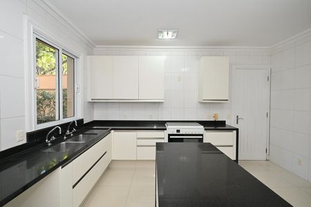 Casa para alugar com 839m², 4 quartos e 8 vagasCozinha