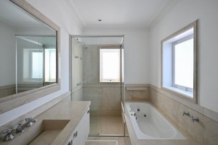 Casa para alugar com 839m², 4 quartos e 8 vagasBanheiro2  Suíte  4