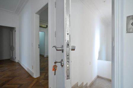 Casa para alugar com 839m², 4 quartos e 8 vagasPorta Blindada
