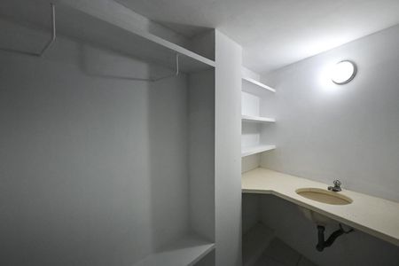 Casa para alugar com 839m², 4 quartos e 8 vagasBanheiro da Sala de Motorista