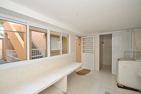 Casa para alugar com 839m², 4 quartos e 8 vagasÁrea de Serviço 