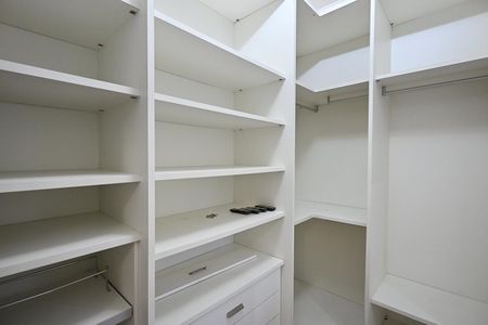 Casa para alugar com 839m², 4 quartos e 8 vagasArmário da Suíte  3
