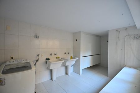 Casa para alugar com 839m², 4 quartos e 8 vagasÁrea de Serviço 