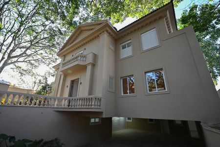 Casa para alugar com 839m², 4 quartos e 8 vagasFachada