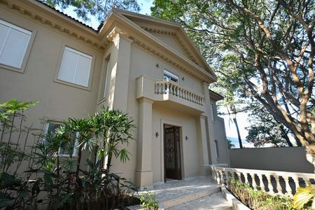 Casa para alugar com 839m², 4 quartos e 8 vagasFachada