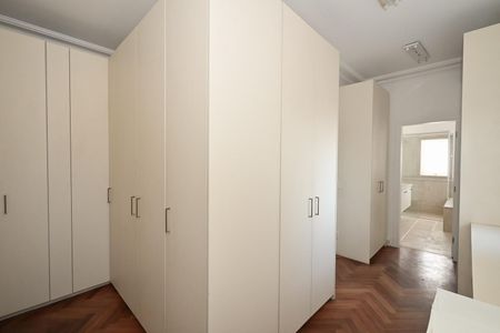Casa para alugar com 839m², 4 quartos e 8 vagasArmário da Suíte  4