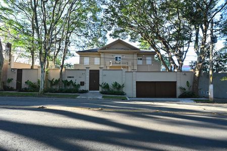 Casa para alugar com 839m², 4 quartos e 8 vagasFachada