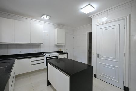 Casa para alugar com 839m², 4 quartos e 8 vagasCozinha