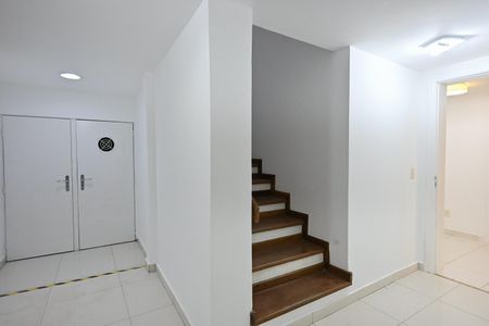 Casa para alugar com 839m², 4 quartos e 8 vagasCorredor da Área de Serviço 