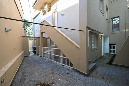Casa para alugar com 839m², 4 quartos e 8 vagasÁrea de Serviço 