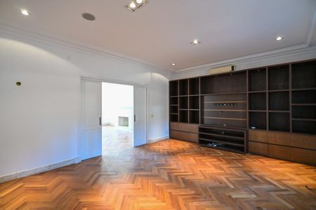 Casa para alugar com 839m², 4 quartos e 8 vagasSala de Tv