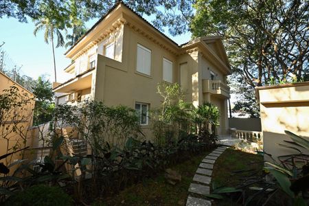 Casa para alugar com 839m², 4 quartos e 8 vagasFachada