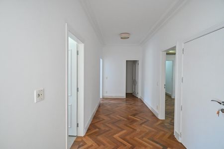 Casa para alugar com 839m², 4 quartos e 8 vagasCorredor