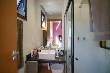 Casa de condomínio para alugar com 221m², 4 quartos e 2 vagasBanheiro da Suíte
