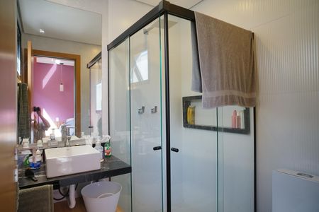 Casa de condomínio para alugar com 221m², 4 quartos e 2 vagasBanheiro da Suíte