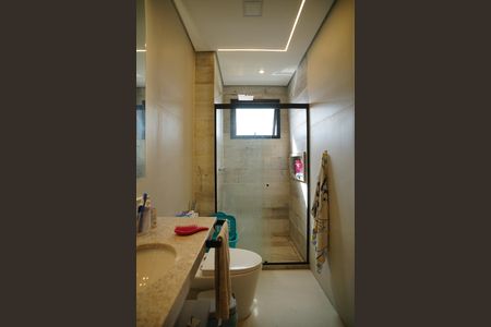 Casa de condomínio para alugar com 221m², 4 quartos e 2 vagasBanheiro da Suíte 3