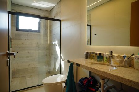 Casa de condomínio para alugar com 221m², 4 quartos e 2 vagasBanheiro da Suíte 2