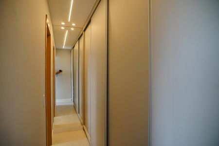 Casa de condomínio para alugar com 221m², 4 quartos e 2 vagasCloset da Suíte 2