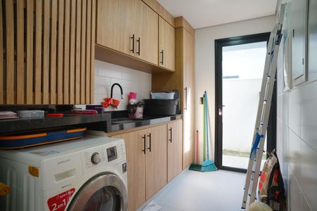 Casa de condomínio para alugar com 221m², 4 quartos e 2 vagasÁrea de Serviço