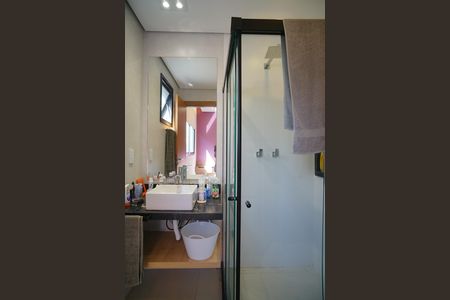 Casa de condomínio para alugar com 221m², 4 quartos e 2 vagasBanheiro da Suíte
