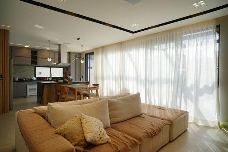 Casa de condomínio para alugar com 221m², 4 quartos e 2 vagasSala
