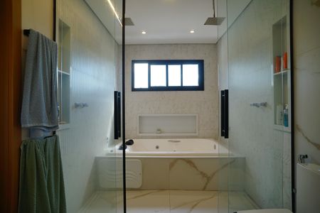 Casa de condomínio para alugar com 221m², 4 quartos e 2 vagasBanheiro da Suíte 4